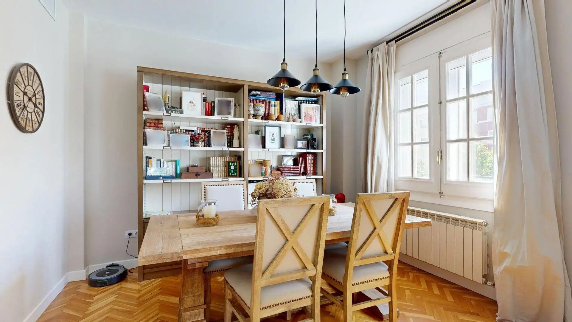 Dining room of Flat for sale in Zaragoza  with Air Conditioner, Heating and Parquet flooring