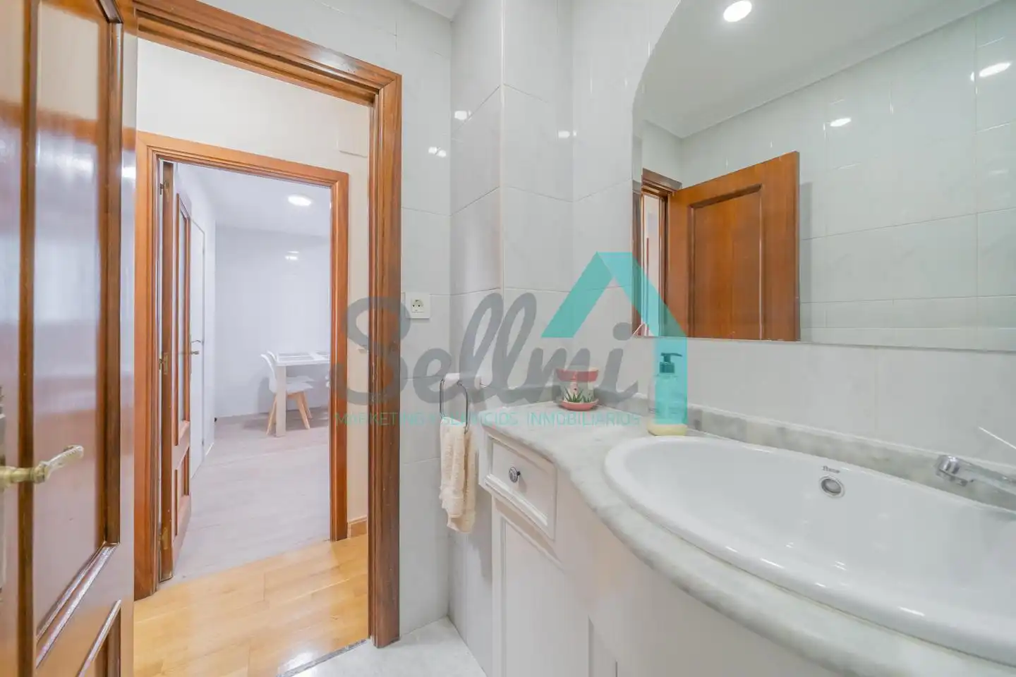 Bathroom of Flat for rent in Oviedo   with Heating, Parquet flooring and Terrace
