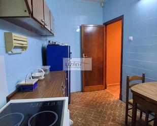 Cuina de Casa adosada en venda en Oviedo  amb Terrassa