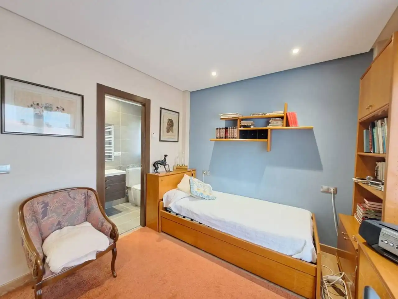 Habitación de Casa adosada en venta en Castrillo del Val con Calefacción, Jardín privado y Parquet