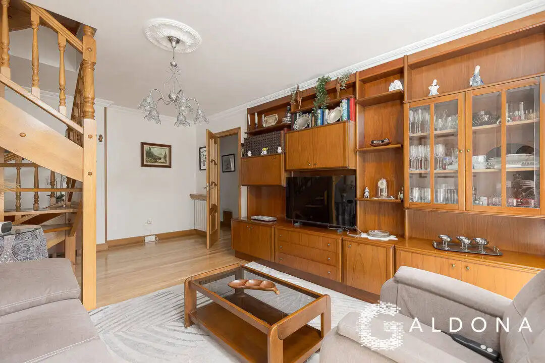 Sala d'estar de Pis en venda en Donostia - San Sebastián  amb Calefacció, Terrassa i Traster