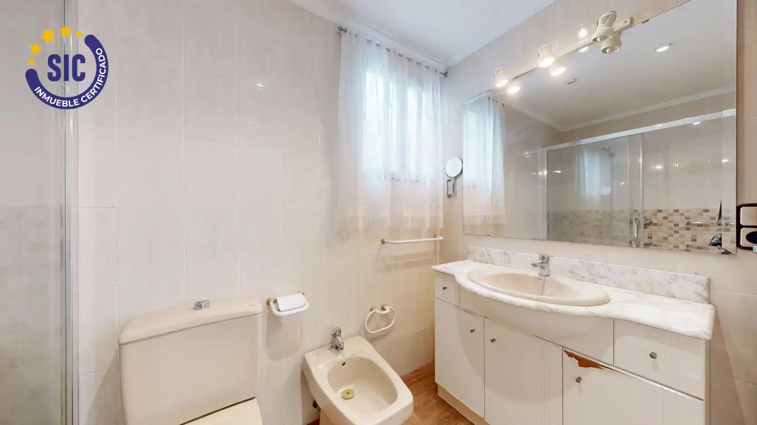Bathroom of Flat for sale in Torrent  with Balcony