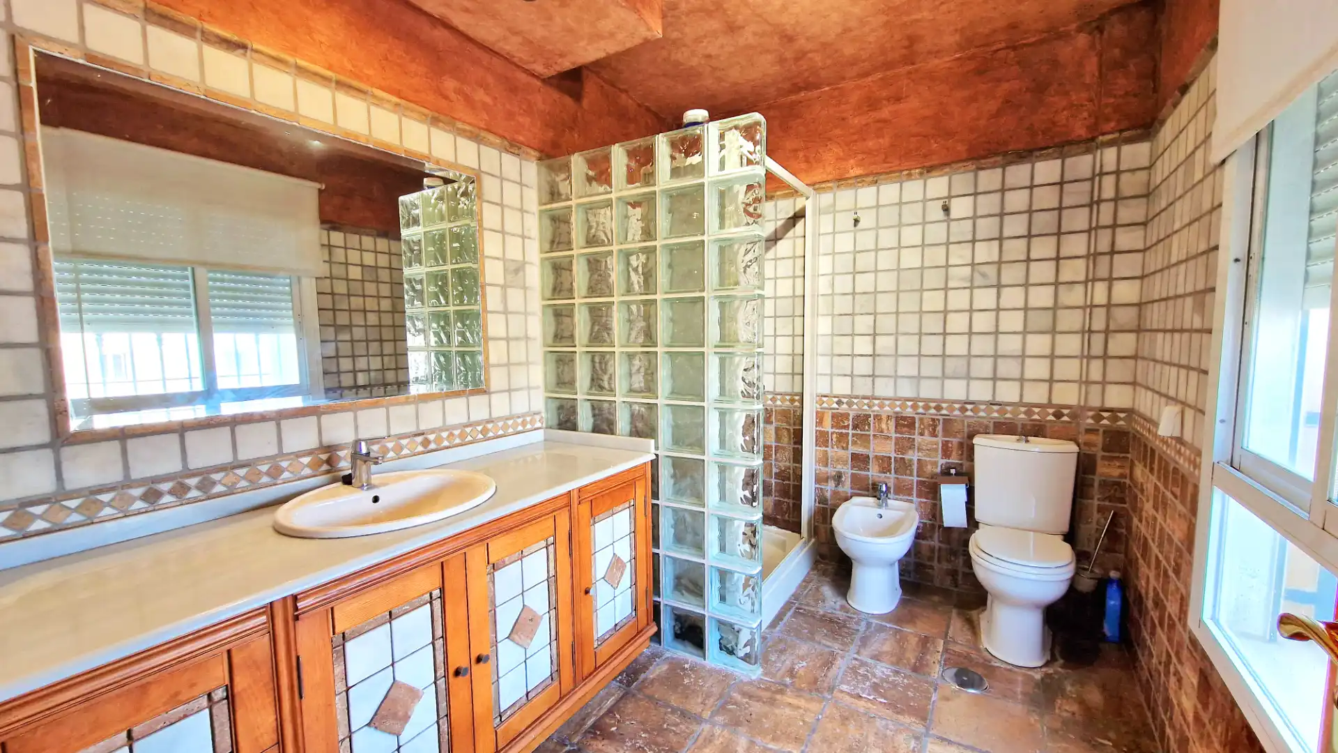 Bathroom of Houses for sale in Málaga  with Air Conditioner, Terrace and Furnished