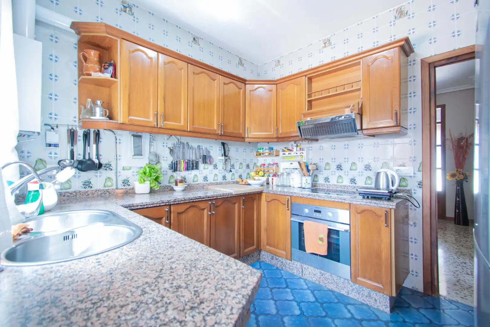 Kitchen of Houses for sale in Mairena del Aljarafe  with Air Conditioner, Heating and Private garden