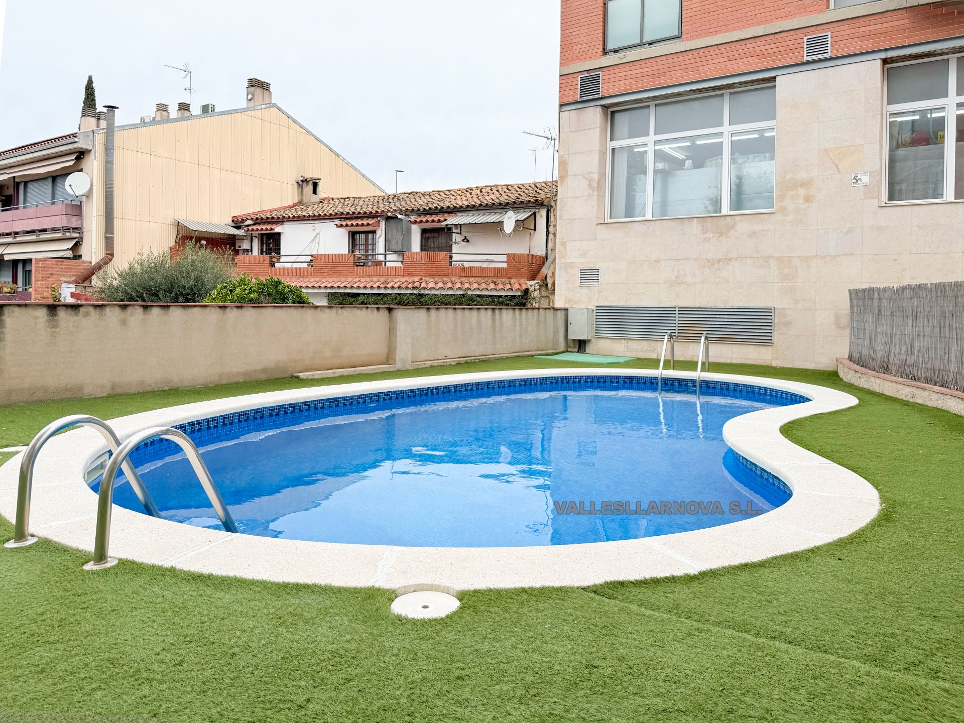 Piscina de Pis en venda en Martorelles amb Aire condicionat, Calefacció i Parquet