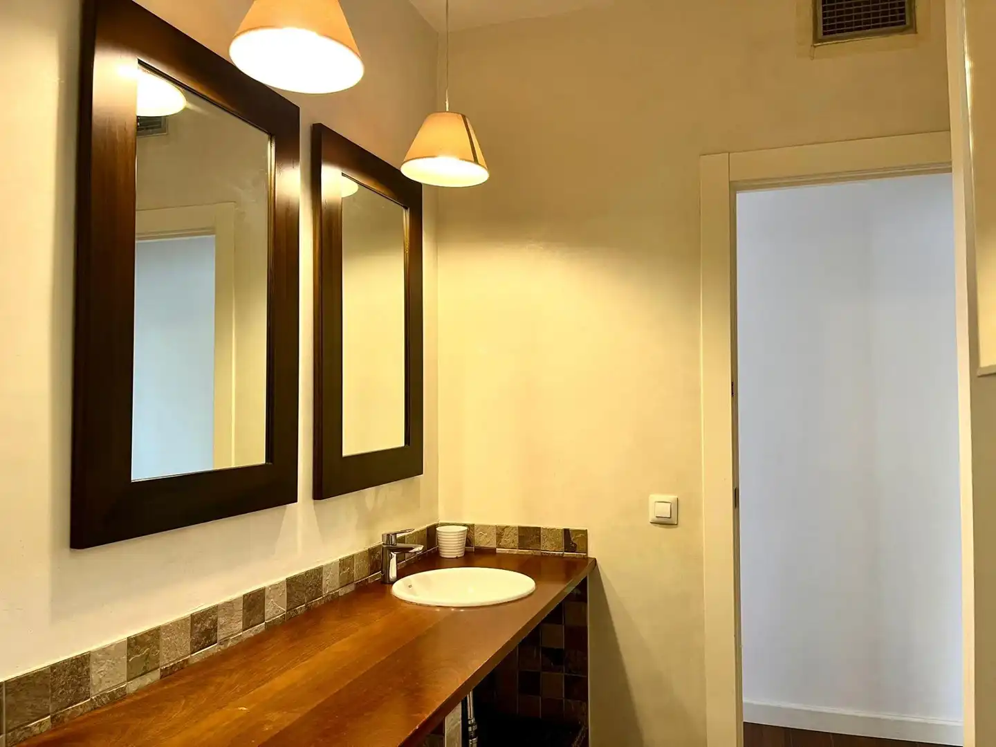 Bathroom of Flat for sale in Sevilla  with Air Conditioner, Terrace and Balcony