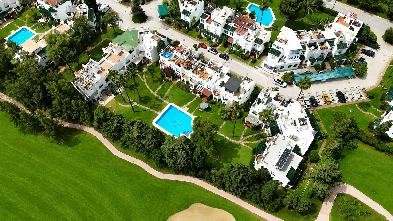 Vista exterior de Casa adosada en venta en Marbella con Aire acondicionado, Terraza y Piscina