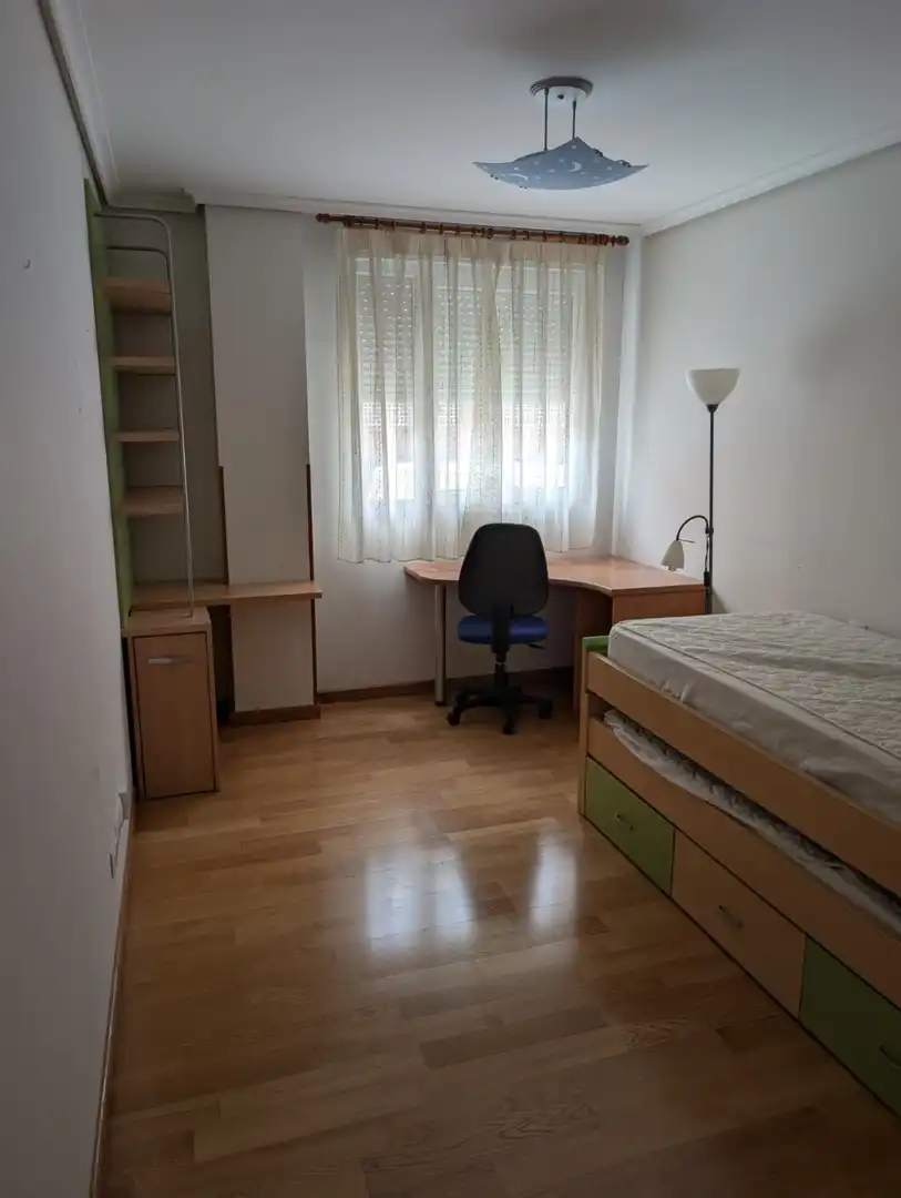 Bedroom of Flat for sale in Palencia  with Heating, Parquet flooring and Storage room