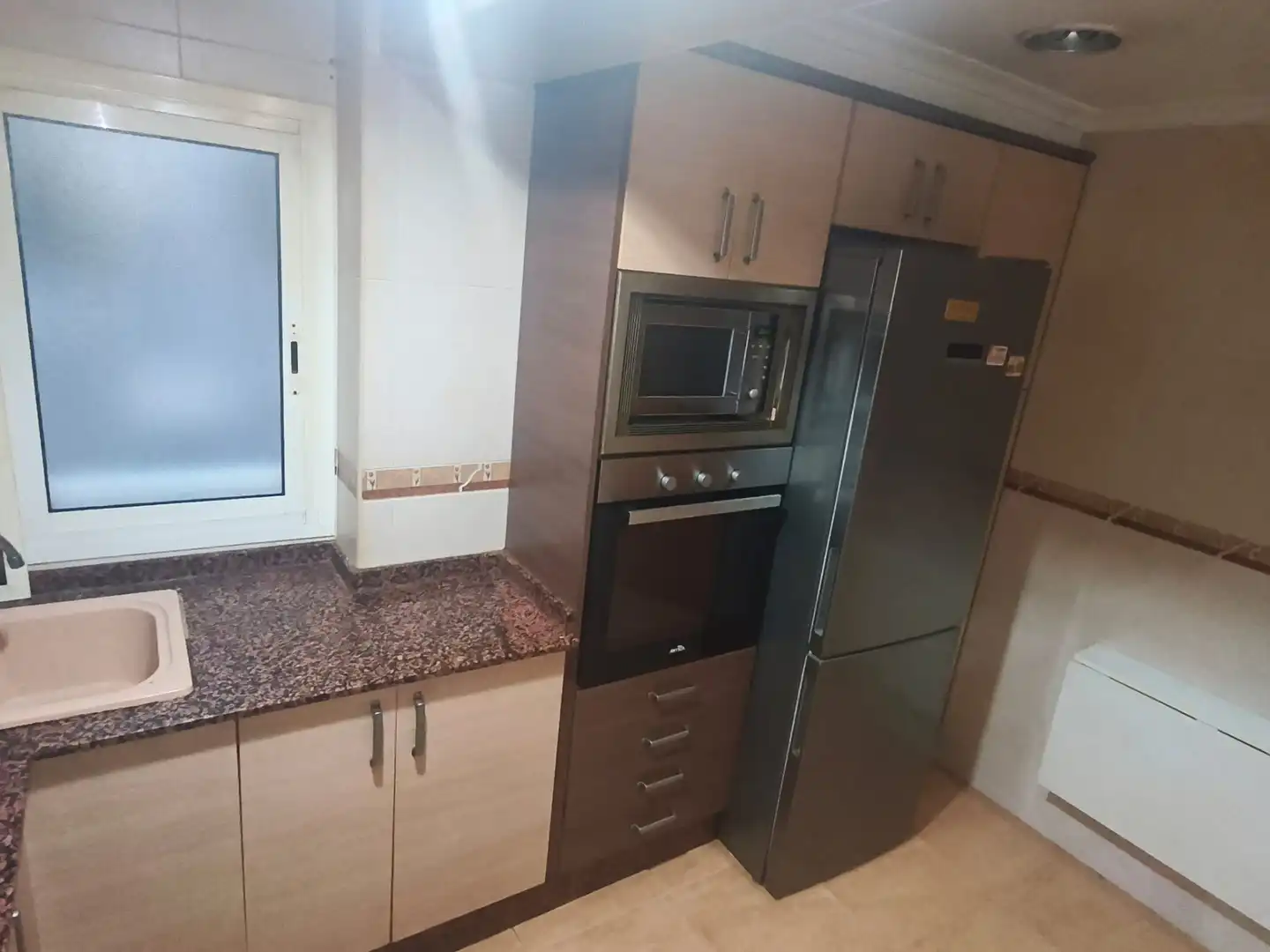 Cuina de Pis en venda en Valencia amb Forn, Microones i Alarma