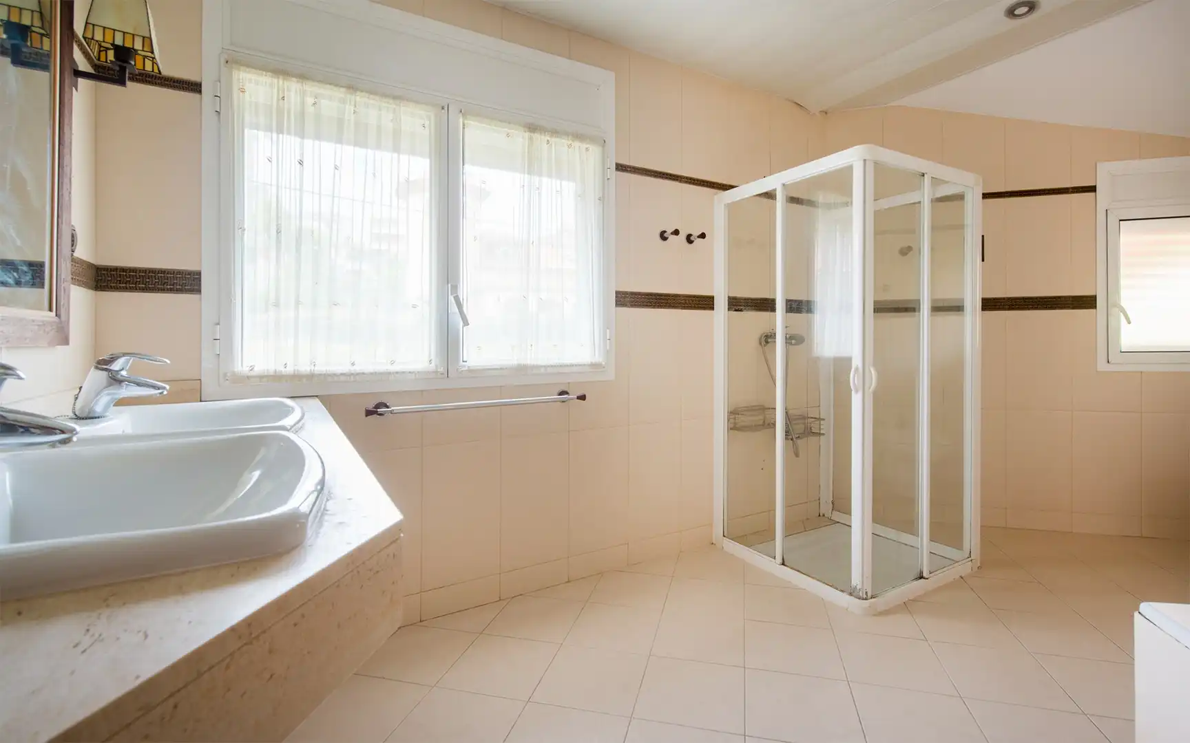 Baño de Casa o chalet en venta en Sant Boi de Llobregat con Aire acondicionado, Jardín privado y Trastero
