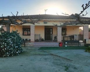 Vista exterior de Casa o xalet en venda en Talavera de la Reina amb Aire condicionat, Calefacció i Jardí privat