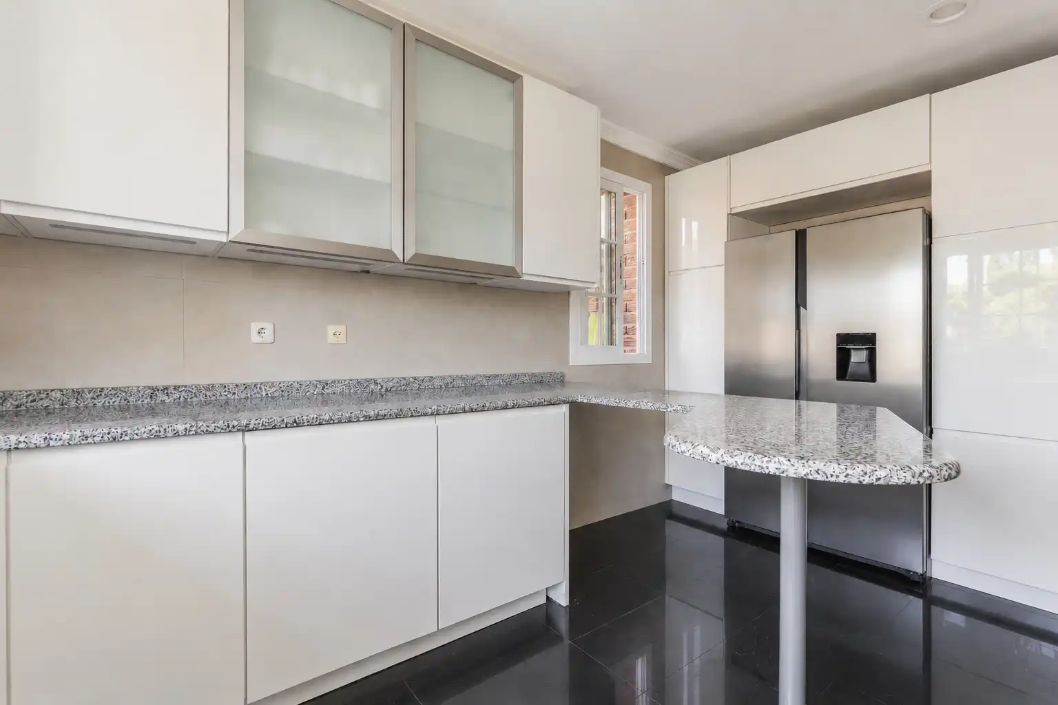 Küche von Wohnung zum Verkauf in Pozuelo de Alarcón mit Klimaanlage, Heizung und Terrasse