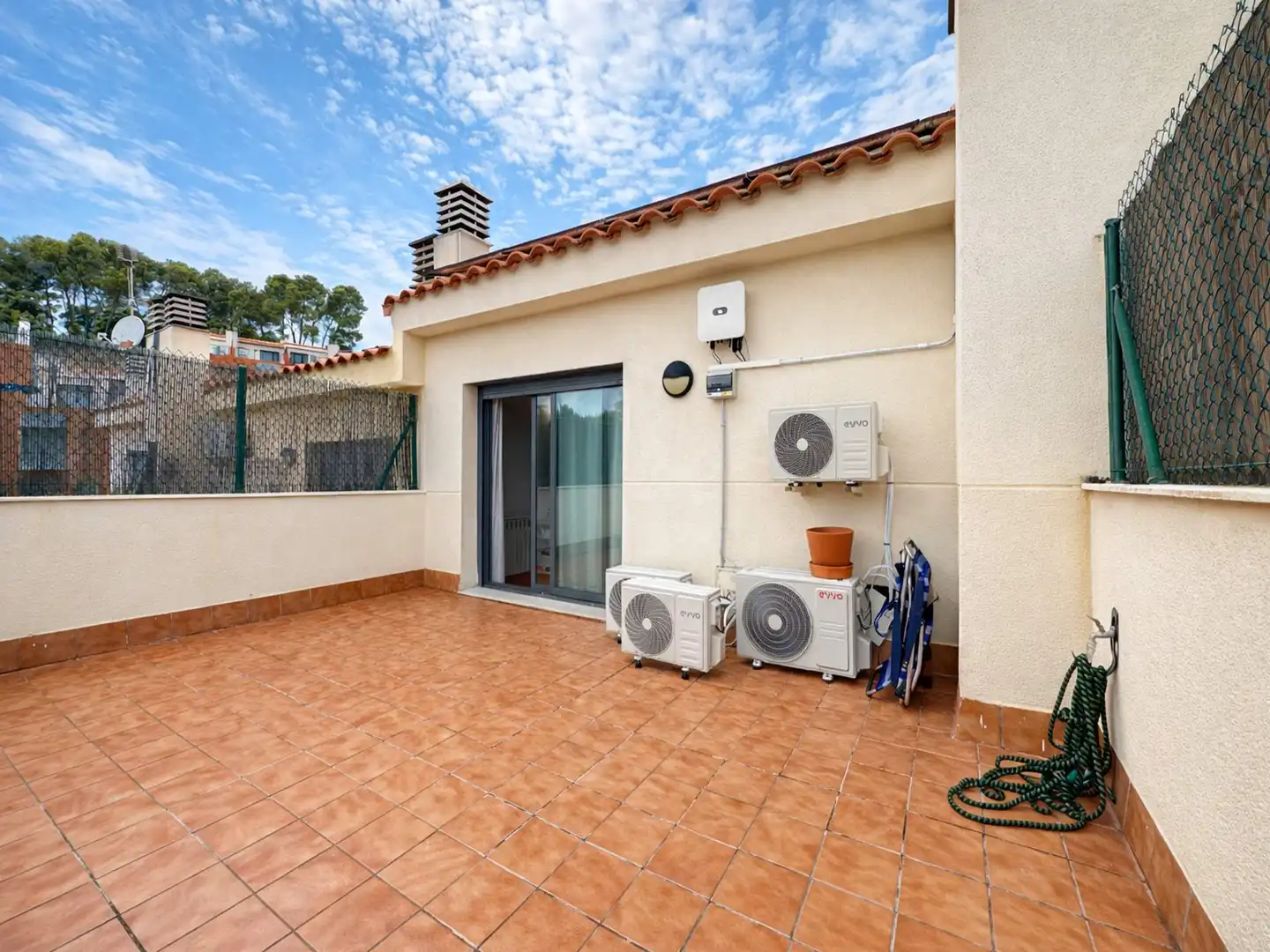 Terrassa de Casa adosada en venda en Sant Esteve Sesrovires amb Aire condicionat, Calefacció i Jardí privat