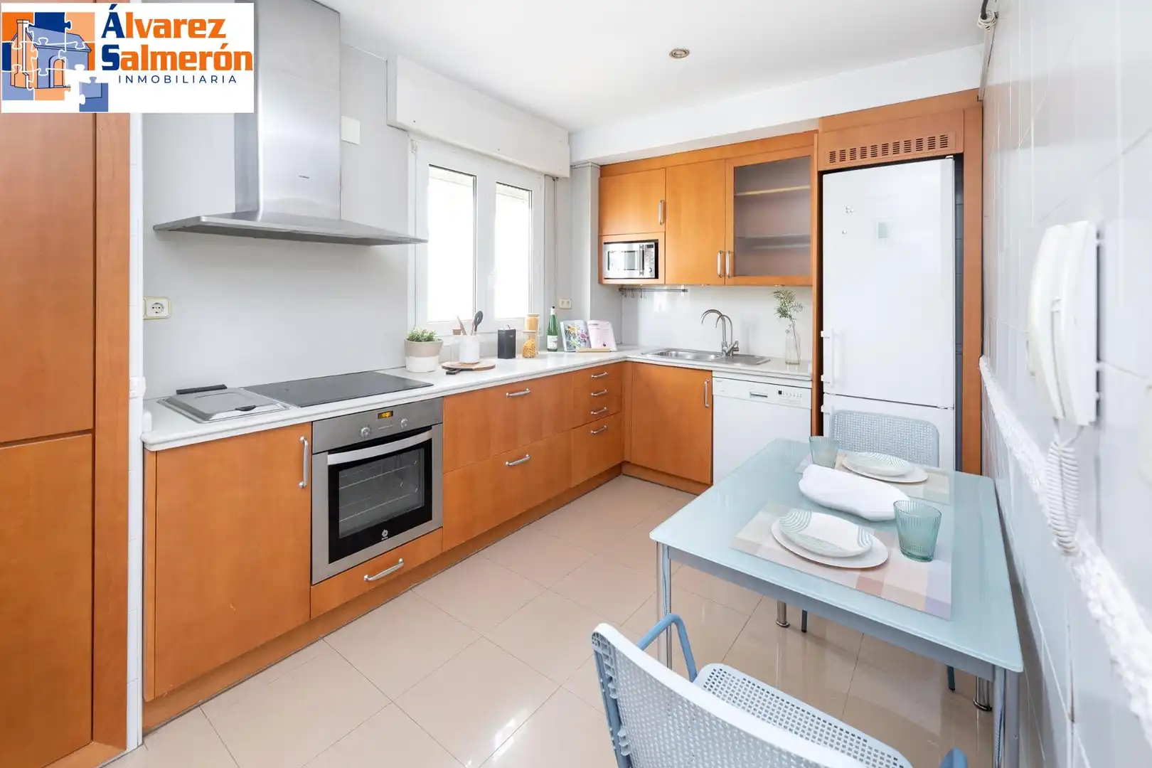 Kitchen of Houses for sale in Granada  with Air Conditioner, Private garden and Terrace