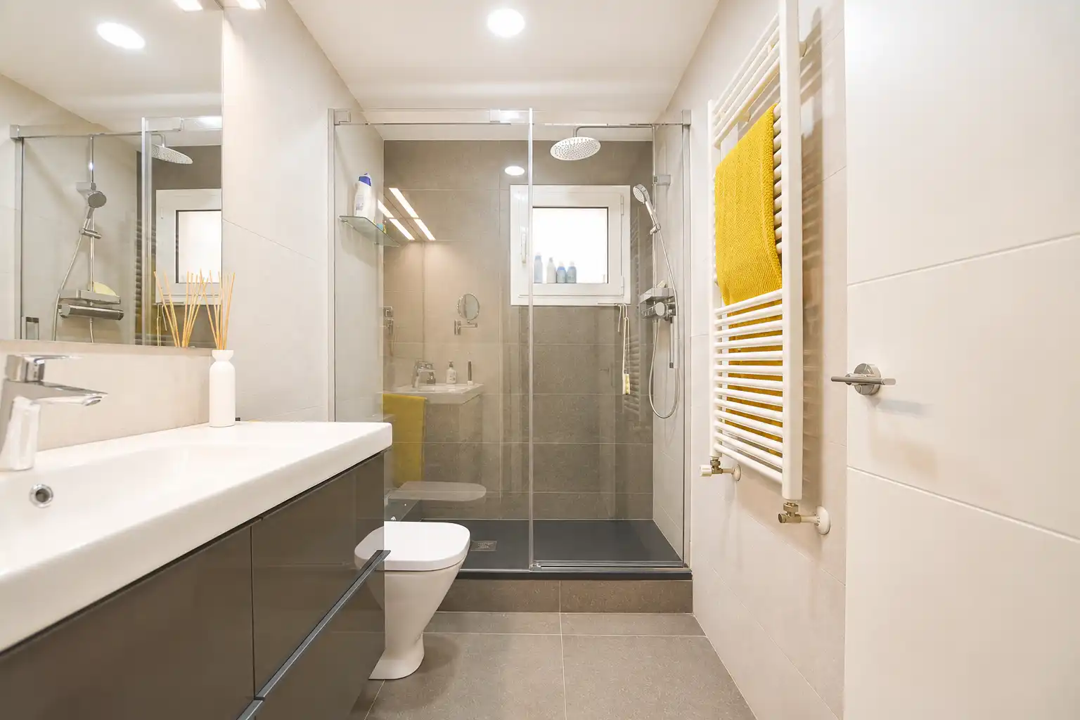 Baño de Piso en venta en Santa Coloma de Gramenet con Aire acondicionado, Calefacción y Terraza