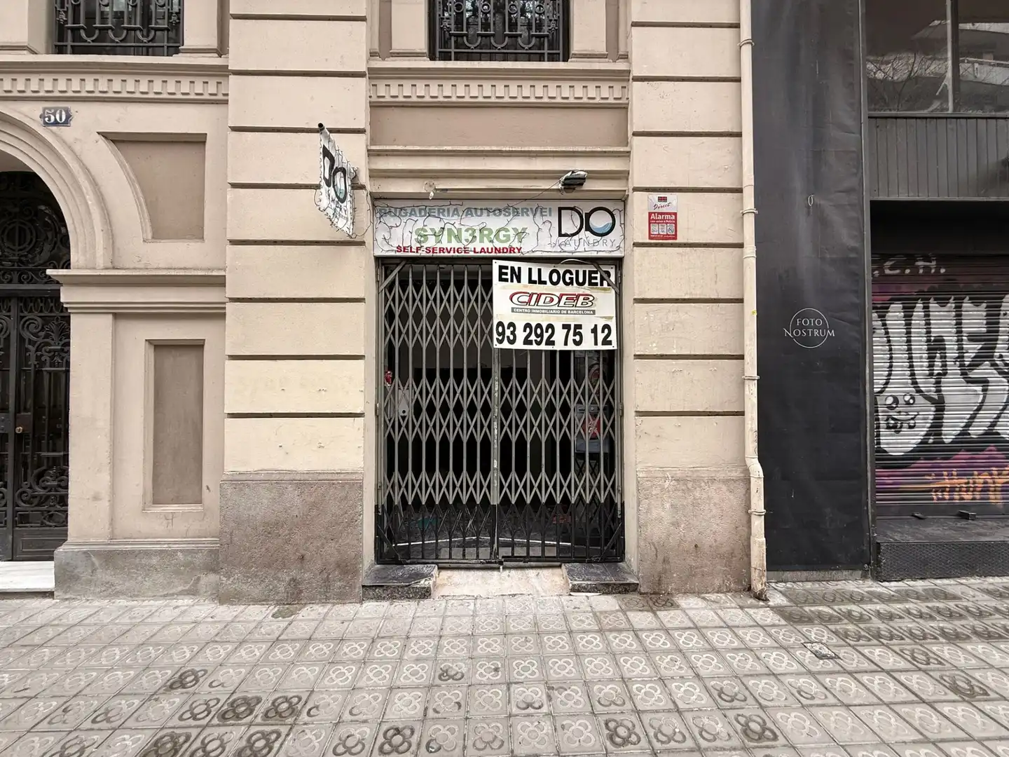 Vista exterior de Local en venta en Barcelona