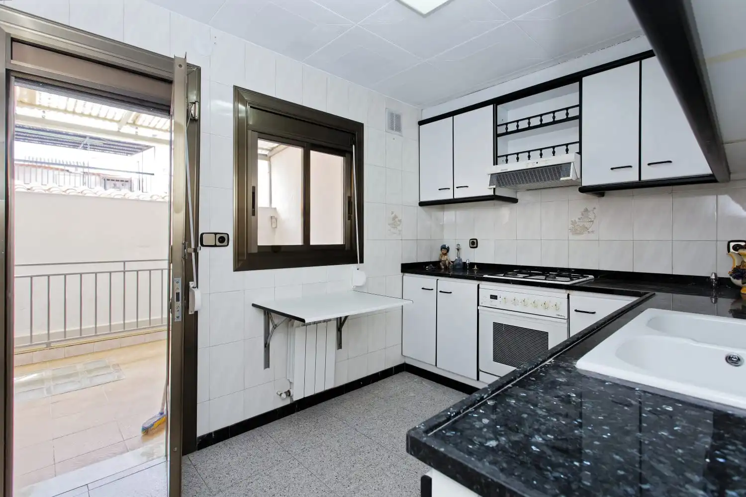 Cocina de Casa adosada en venta en Terrassa con Terraza, Horno y Lavadora
