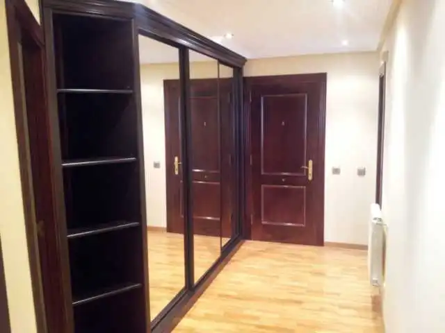 Dormitori de Pis de lloguer en Oviedo  amb Calefacció, Parquet i Traster