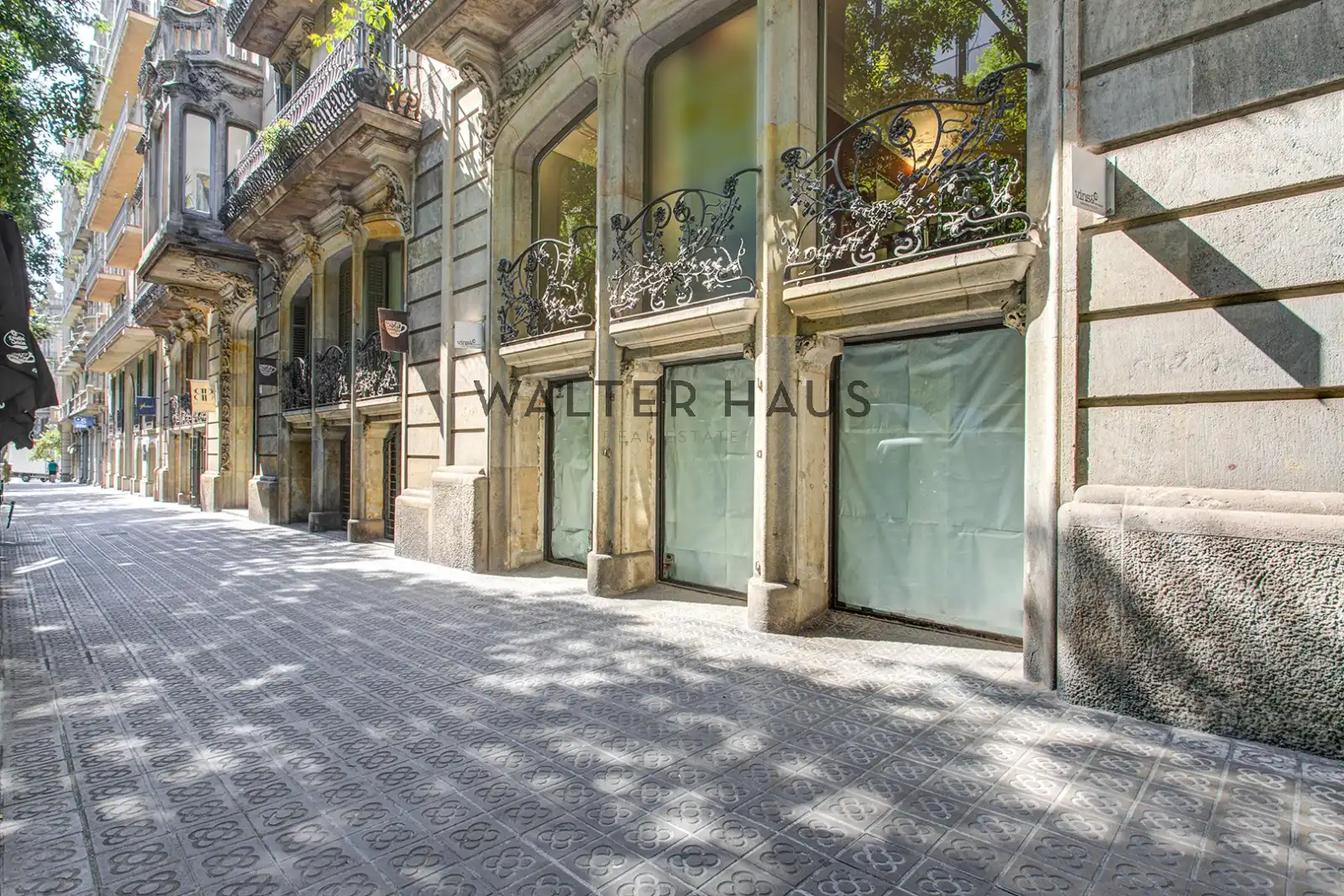 Exterior view of Commercial properties for rent in Barcelona  with Air Conditioner