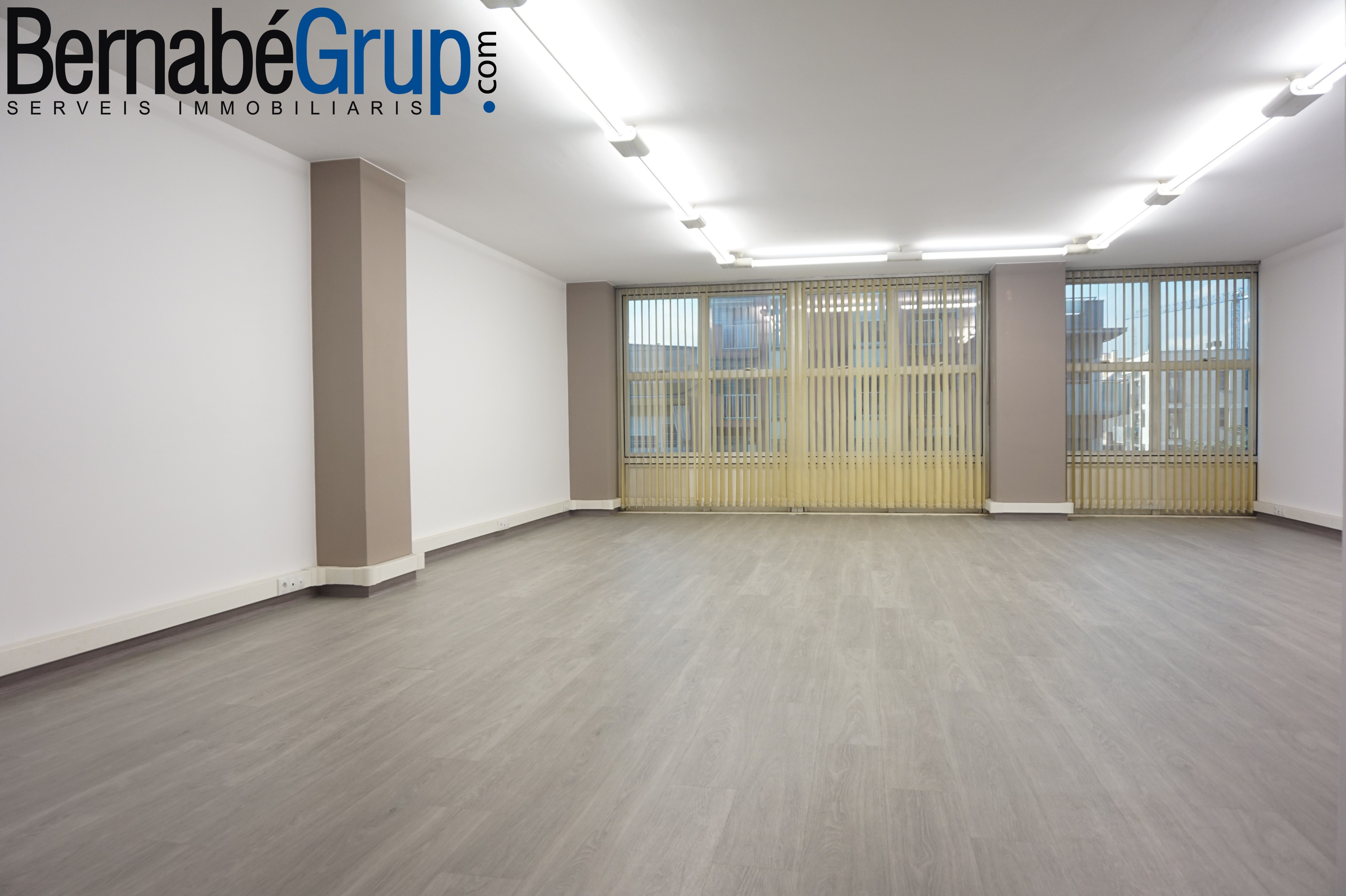 Office to rent in Granollers  with Air Conditioner, Heating and Alarm
