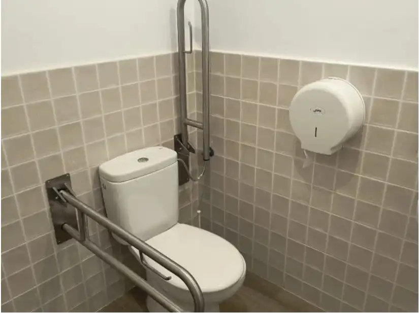 Business premises for transfer in Carrer de Cabestany 12, imagen 31