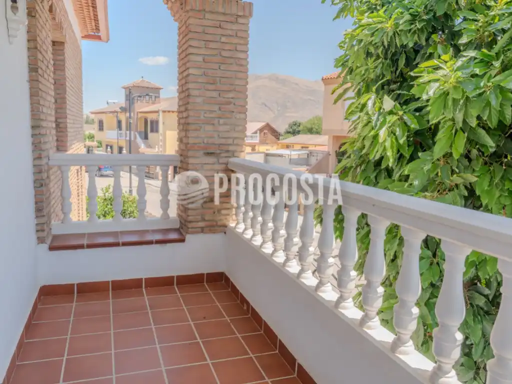 Terrassa de Casa o xalet en venda en Fuente Vaqueros amb Aire condicionat, Jardí privat i Terrassa