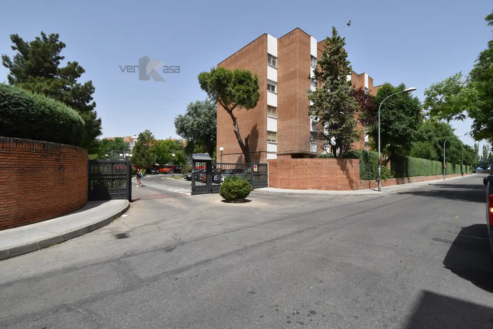 Vista exterior de Piso en venta en Pinto con Calefacción, Terraza y Piscina comunitaria