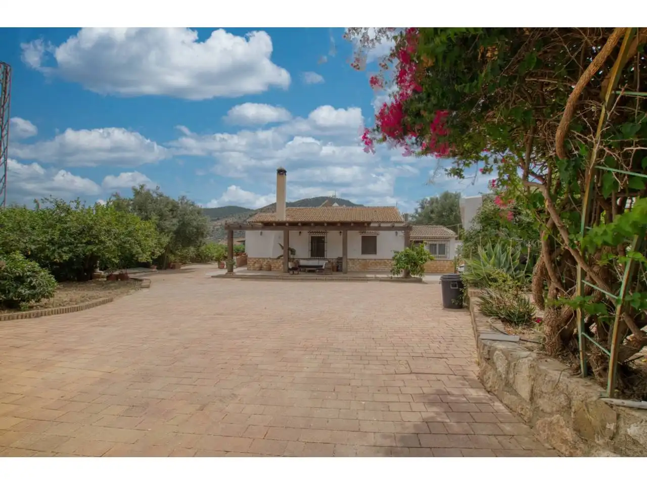 Vista exterior de Casa o xalet en venda en Periana amb Terrassa i Piscina