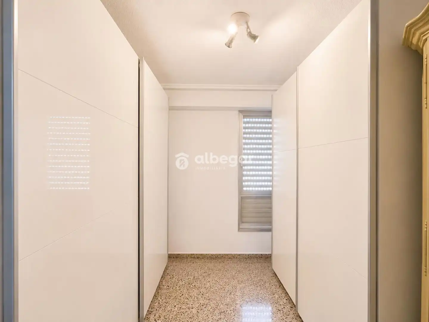 Habitación de Piso en venta en Valencia con Terraza, Horno y Balcón