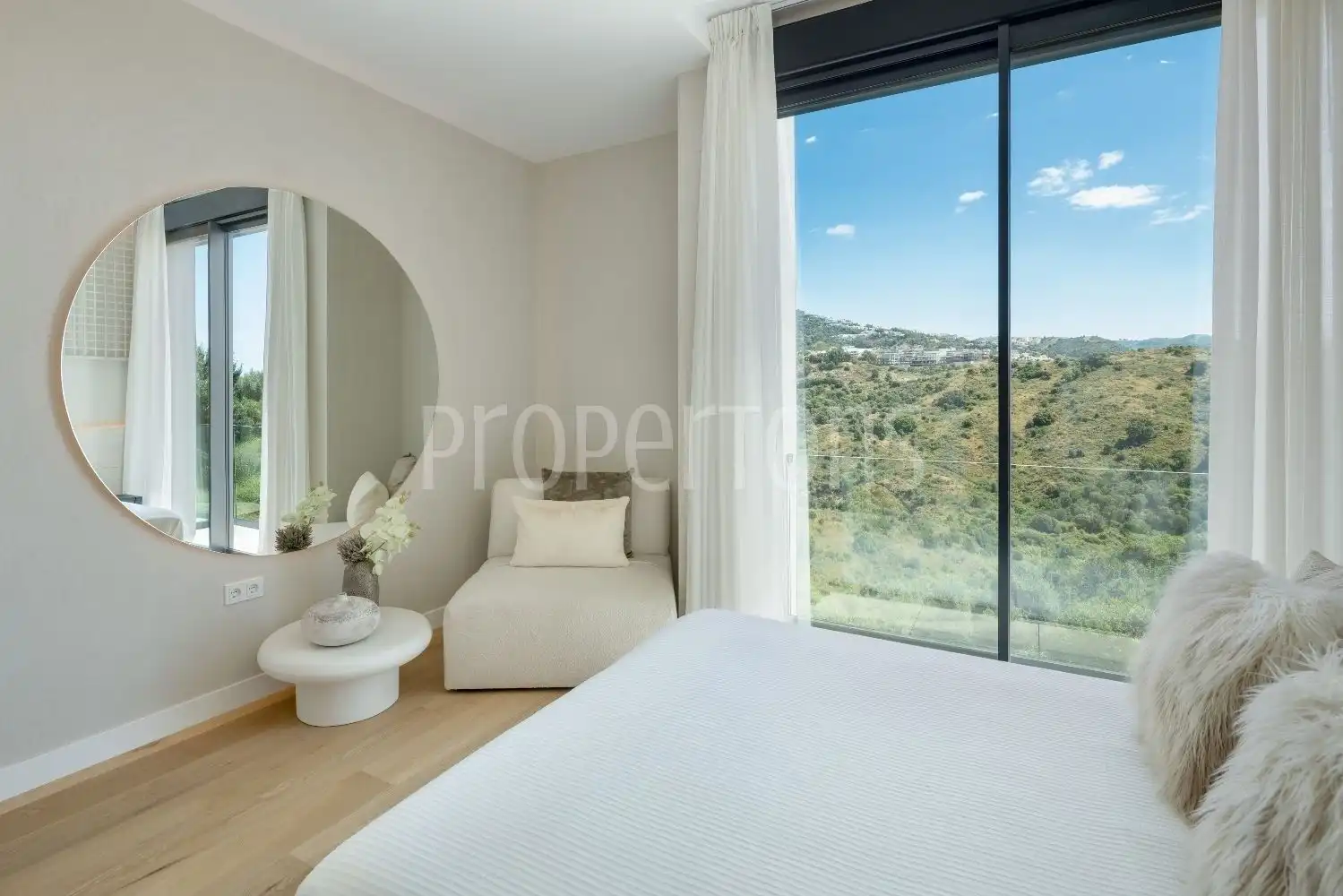 Dormitori de Casa adosada en venda en Marbella