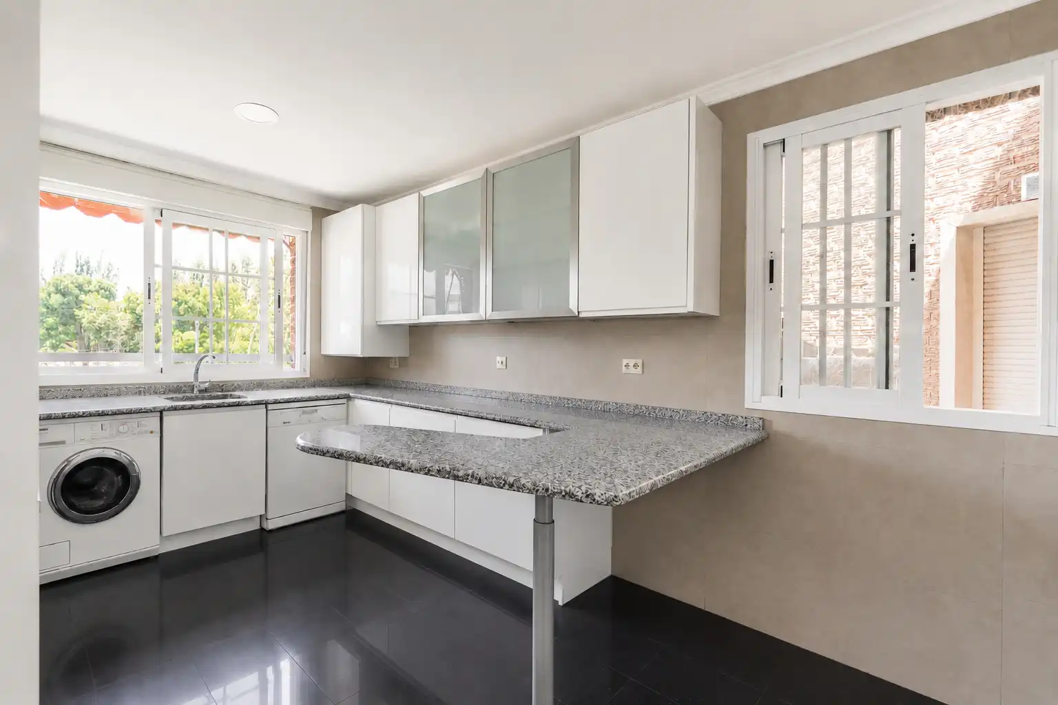 Küche von Wohnung zum Verkauf in Pozuelo de Alarcón mit Klimaanlage, Heizung und Terrasse