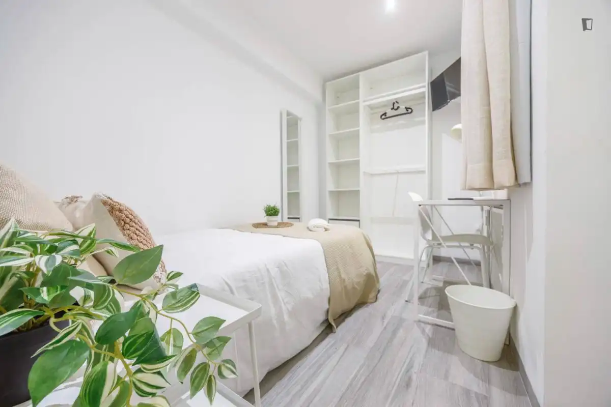 Bedroom of Apartments for rent in Valencia  with Furnished, Oven and Washing machine