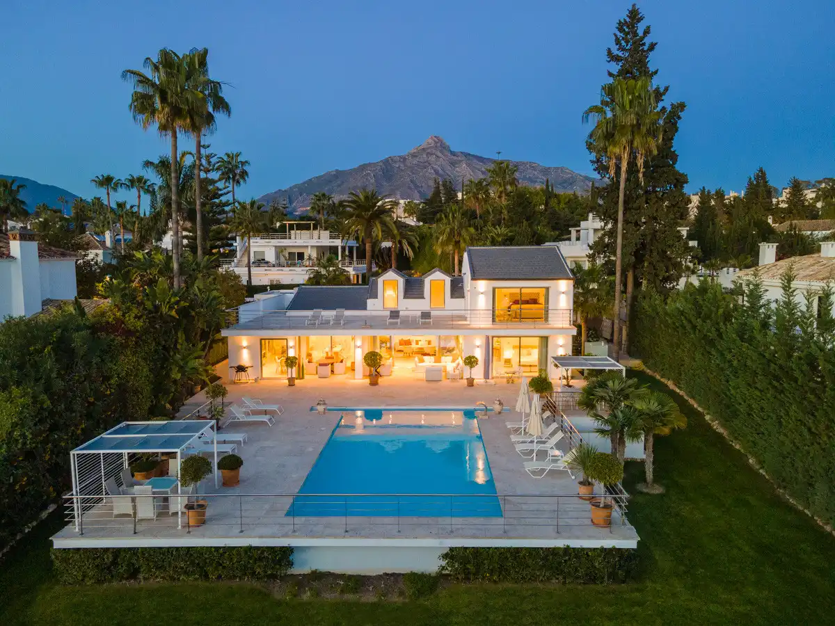 House with pool for sale in Marbella Centro