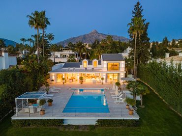 Casa con piscina en venta en Marbella Centro