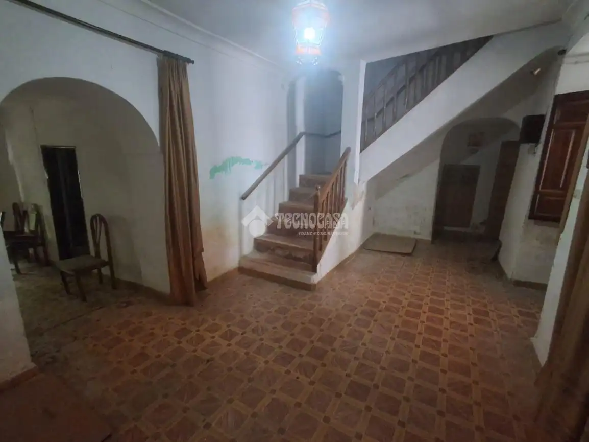 Casa amb terrassa en venda a Baeza