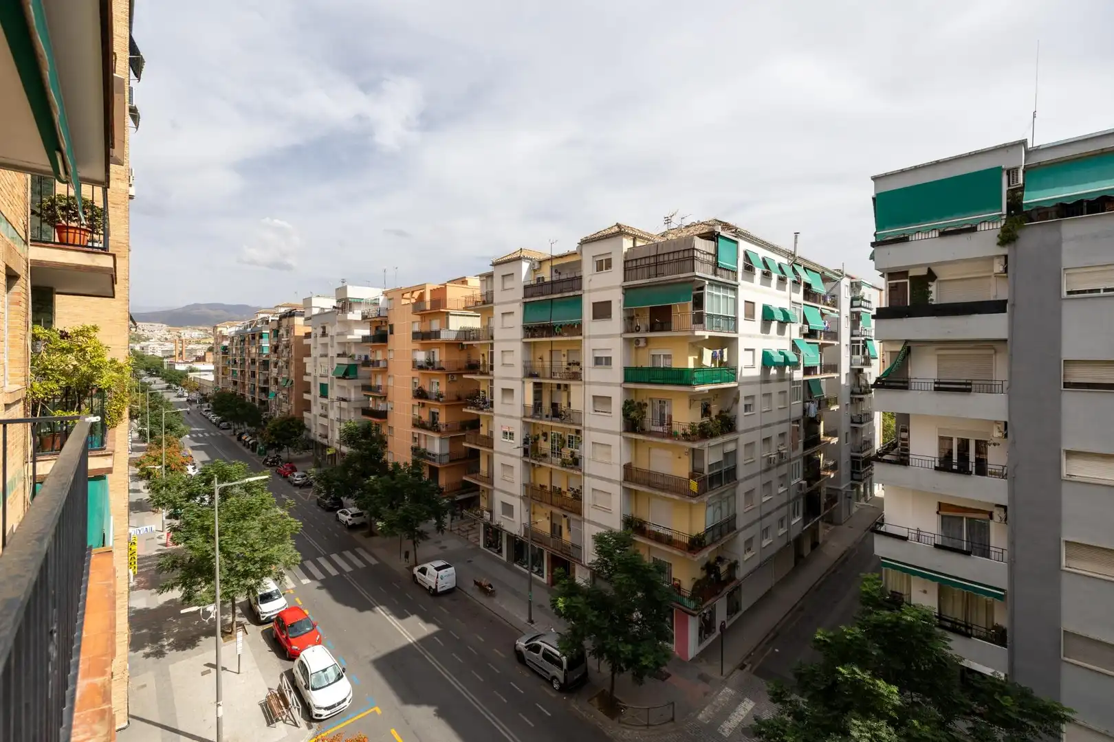 Vista exterior de Piso en venta en Granada con Aire acondicionado, Calefacción y Terraza