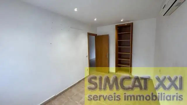 Schlafzimmer von Wohnung zum Verkauf in Sant Pere Pescador mit Klimaanlage, Terrasse und Gemeinschaftspool