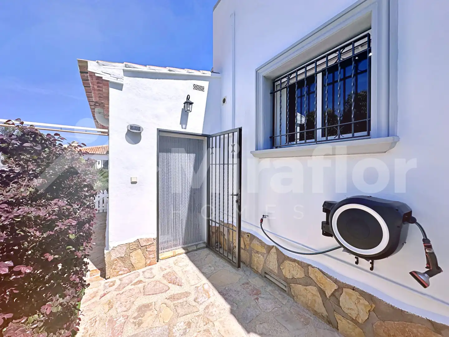 Vista exterior de Casa o xalet en venda en El Ràfol d'Almúnia amb Aire condicionat, Calefacció i Jardí privat