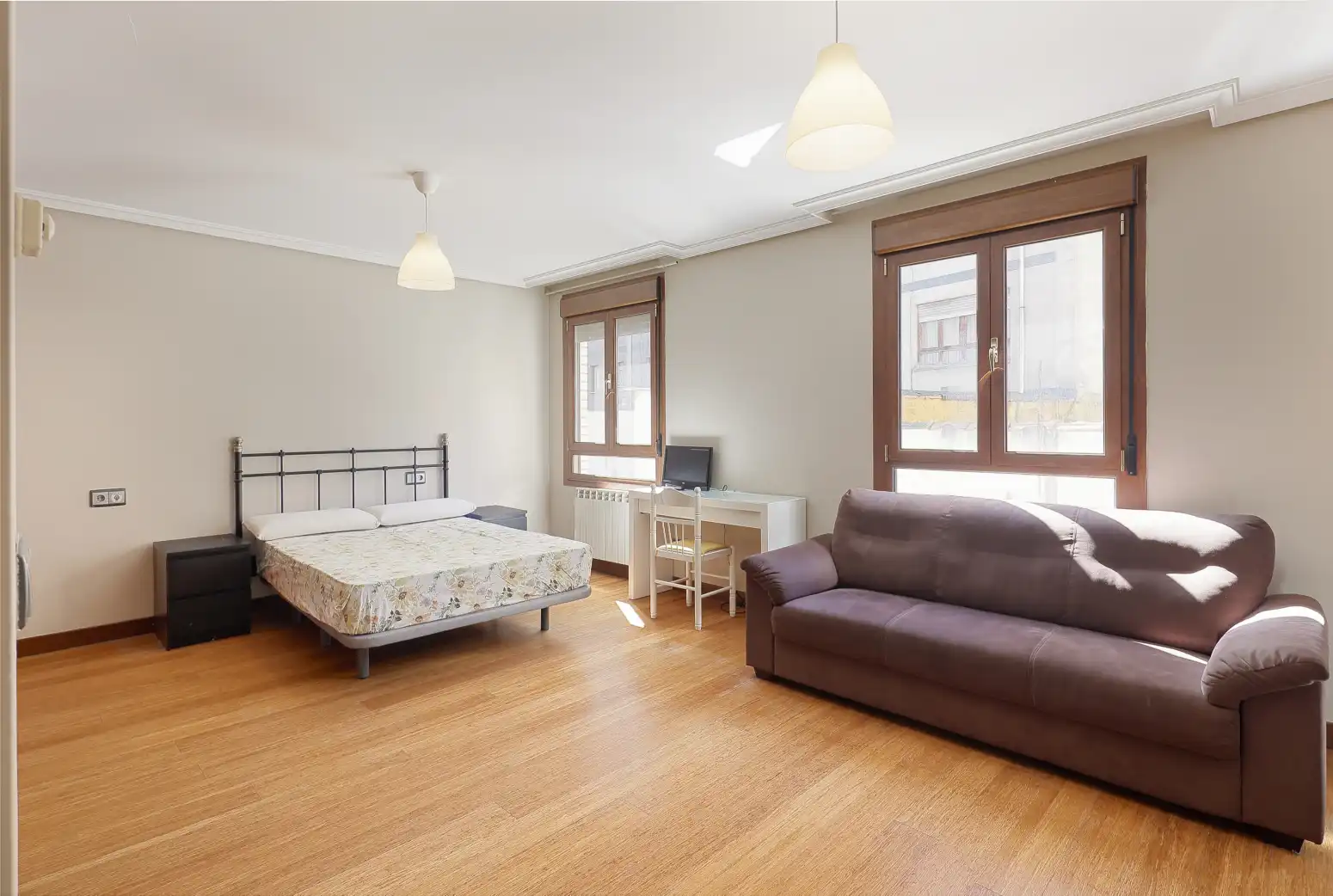 Habitación de Piso en venta en Oviedo  con Calefacción y Amueblado