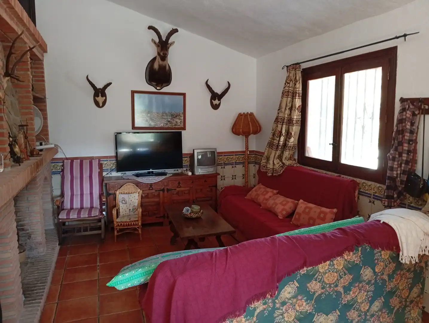 Sala de estar de Finca rústica en venta en Jete con Terraza, Piscina y Amueblado