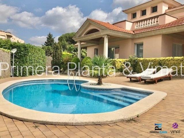 Casa-chalet en Venta en Nucli Urbà