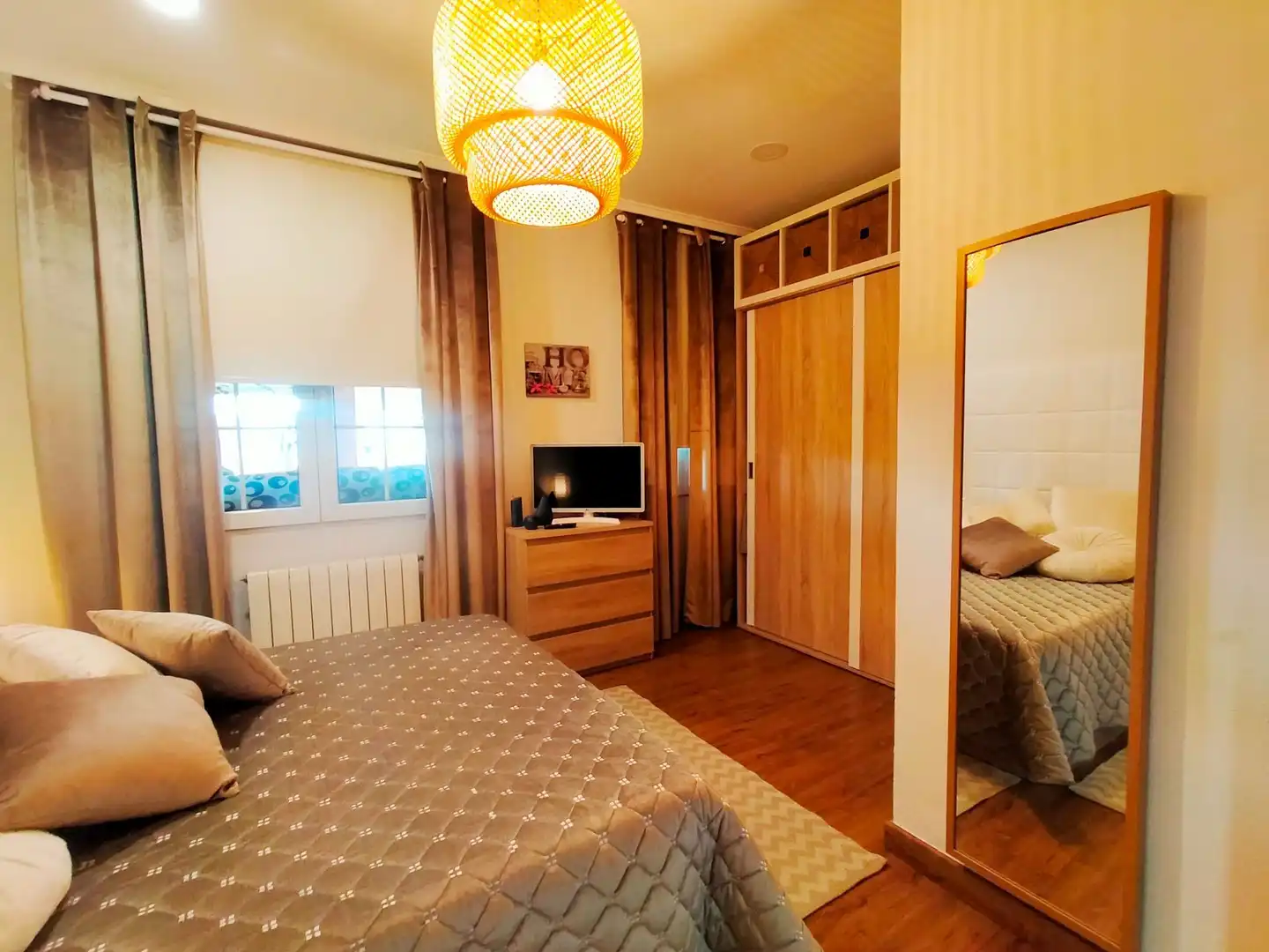 Schlafzimmer von Dachboden zum Verkauf in Pravia mit Heizung, Terrasse und Möbliert