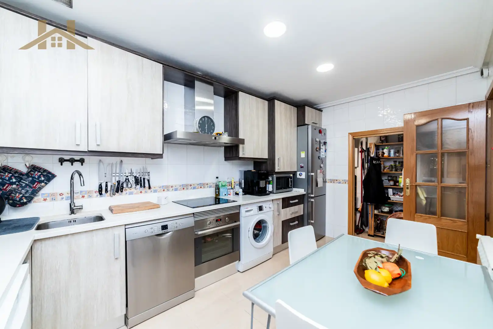 Kitchen of Houses for sale in Fuenlabrada  with Air Conditioner, Heating and Community pool