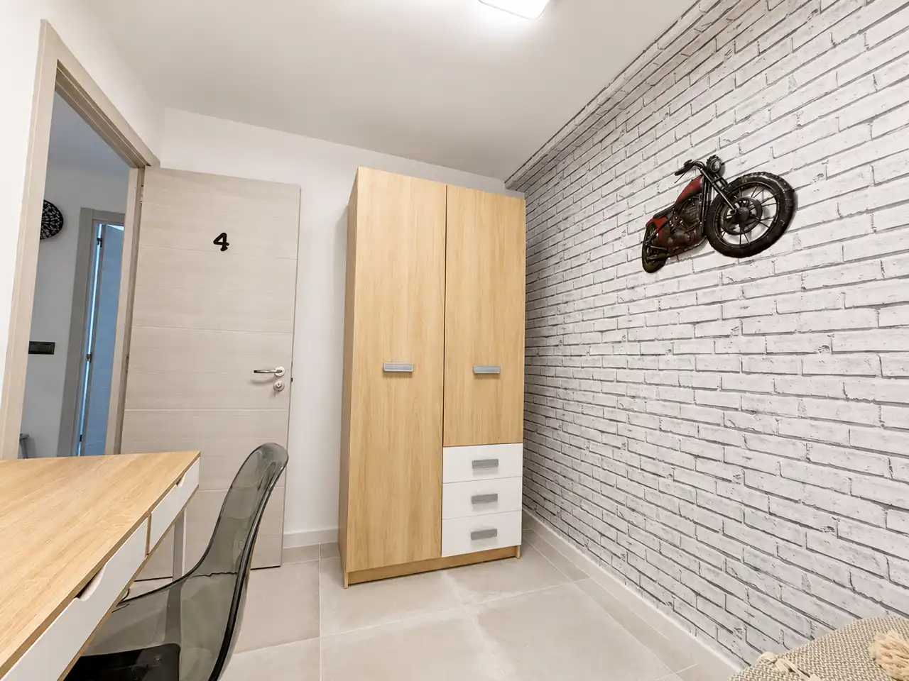 Bedroom of Study for share in Sevilla  with Air Conditioner, Heating and Furnished