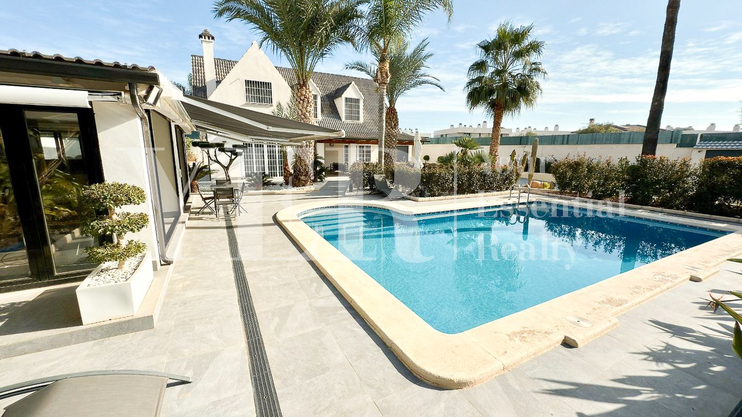 Swimming pool of House or chalet for sale in Sant Joan d'Alacant  with Air Conditioner, Heating and Private garden