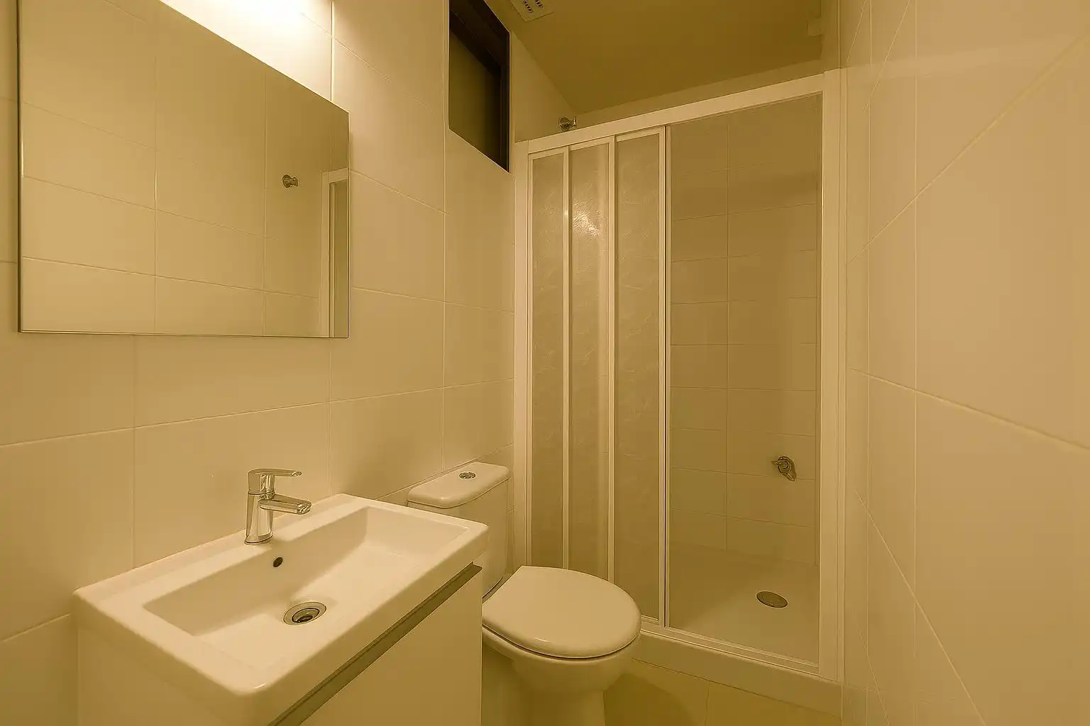 Badezimmer von Einfamilien-Reihenhaus zum Verkauf in Sentmenat