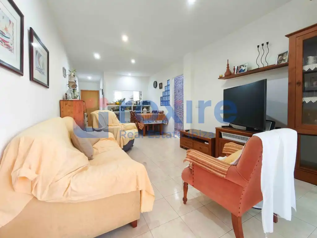 Vista exterior de Planta baja en venta en Sant Josep de sa Talaia con Jardín privado, Terraza y Piscina comunitaria