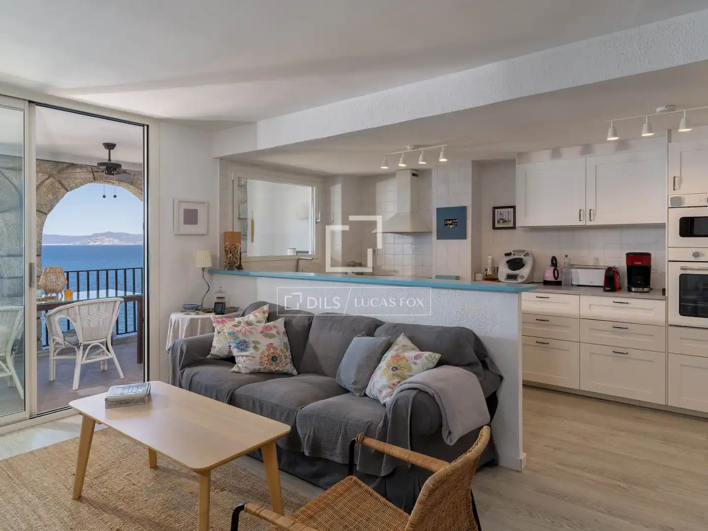 Sala de estar de Piso en venta en L'Escala con Calefacción, Terraza y Trastero