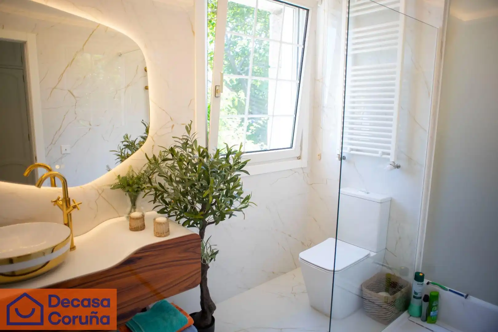Bathroom of Houses for sale in A Coruña Capital   with Heating, Private garden and Terrace