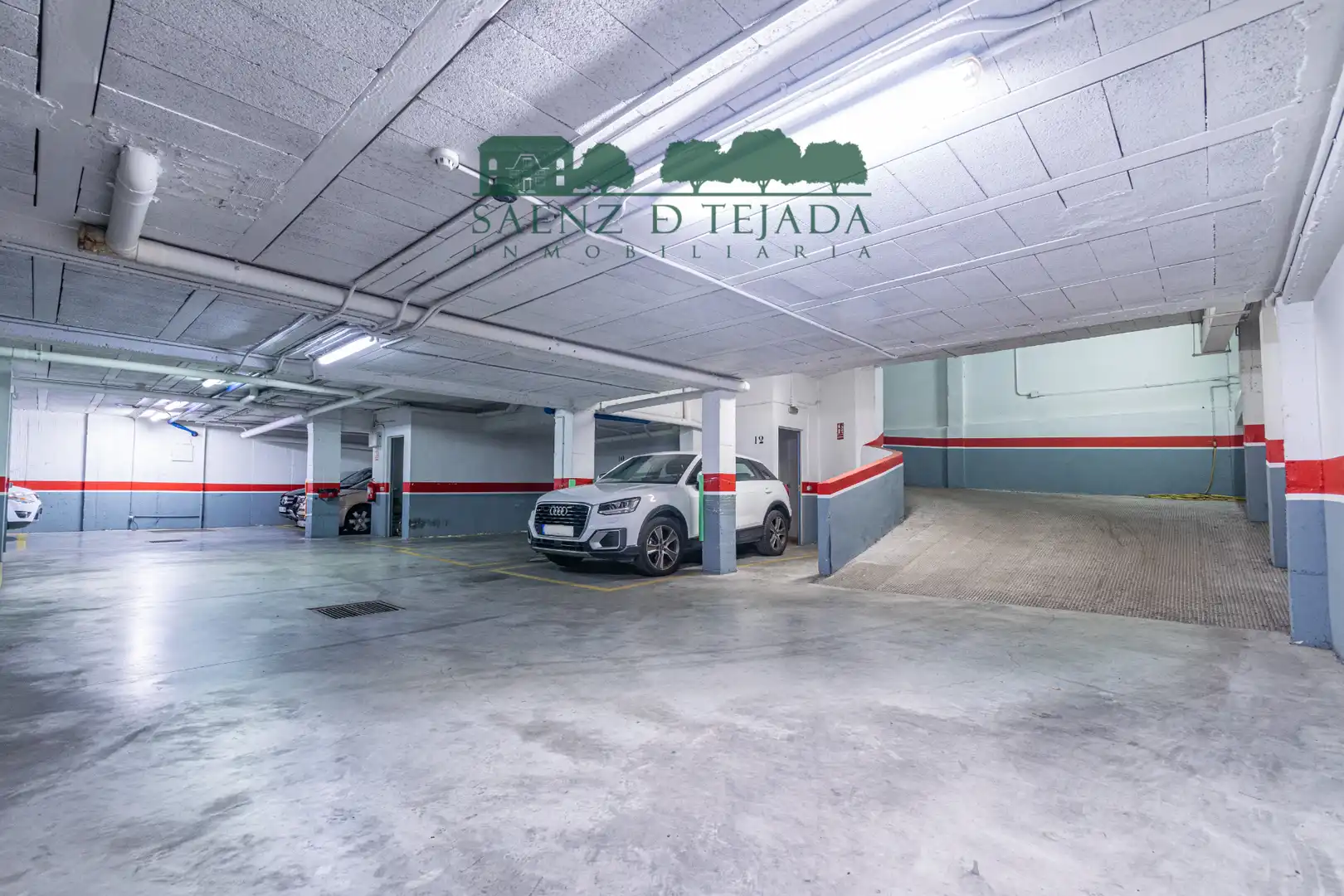 Parking of Flat for rent in Sevilla  with Air Conditioner, Storage room and Oven